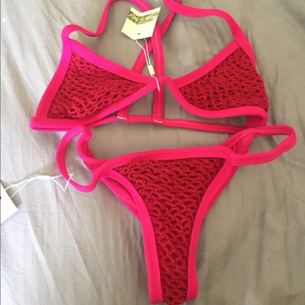 ISO POSH PUA BIKINI
